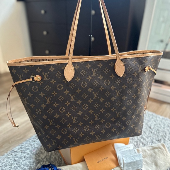 ❌SOLD❌Authentic Louis Vuitton Neverfull GM monogram - Picture 4 of 15